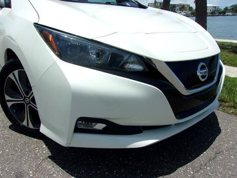 Used 2018 Nissan Leaf SL w/ SL Technology Package FWD image 11