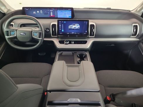 Used 2025 Ford Expedition Active image 24