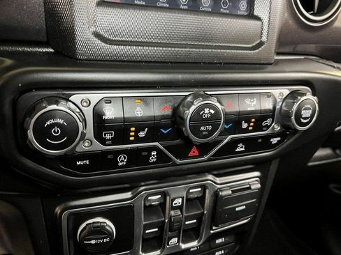 Used 2021 Jeep Wrangler Unlimited Sport image 43