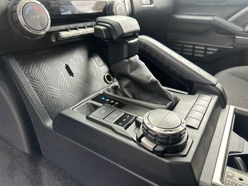 Certified 2025 Toyota 4Runner SR5 AWD/4WD image 34
