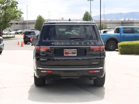 Used 2024 Jeep Wagoneer Series II w/ Flexible Seating Group AWD/4WD image 5