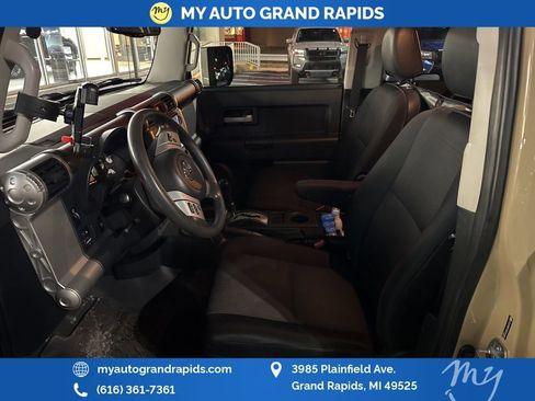 Used 2014 Toyota FJ Cruiser 2WD image 13