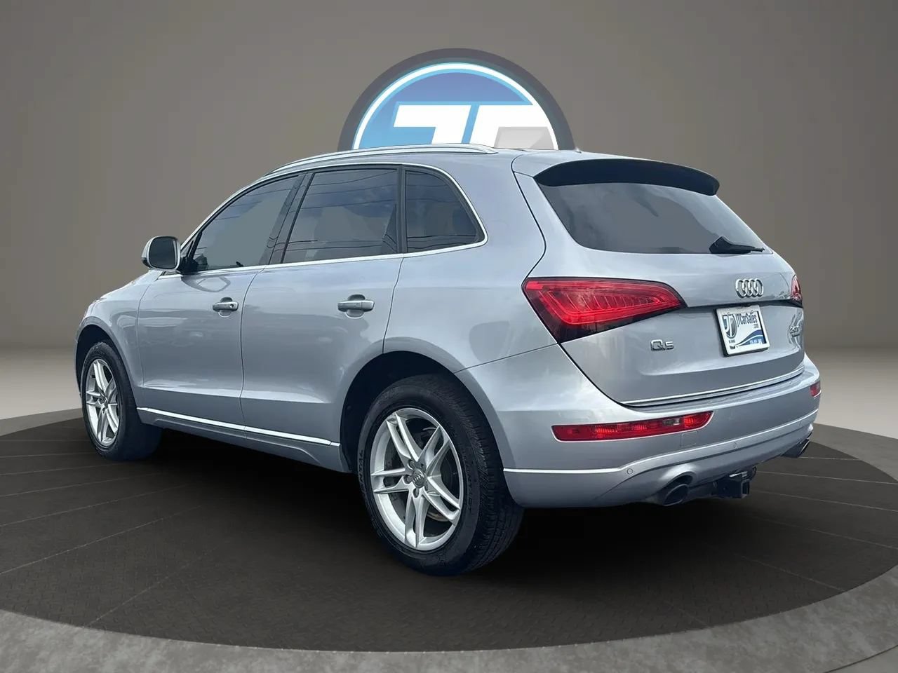 Used 2016 Audi Q5 2.0T Premium Plus w/ Technology Package AWD/4WD image 4