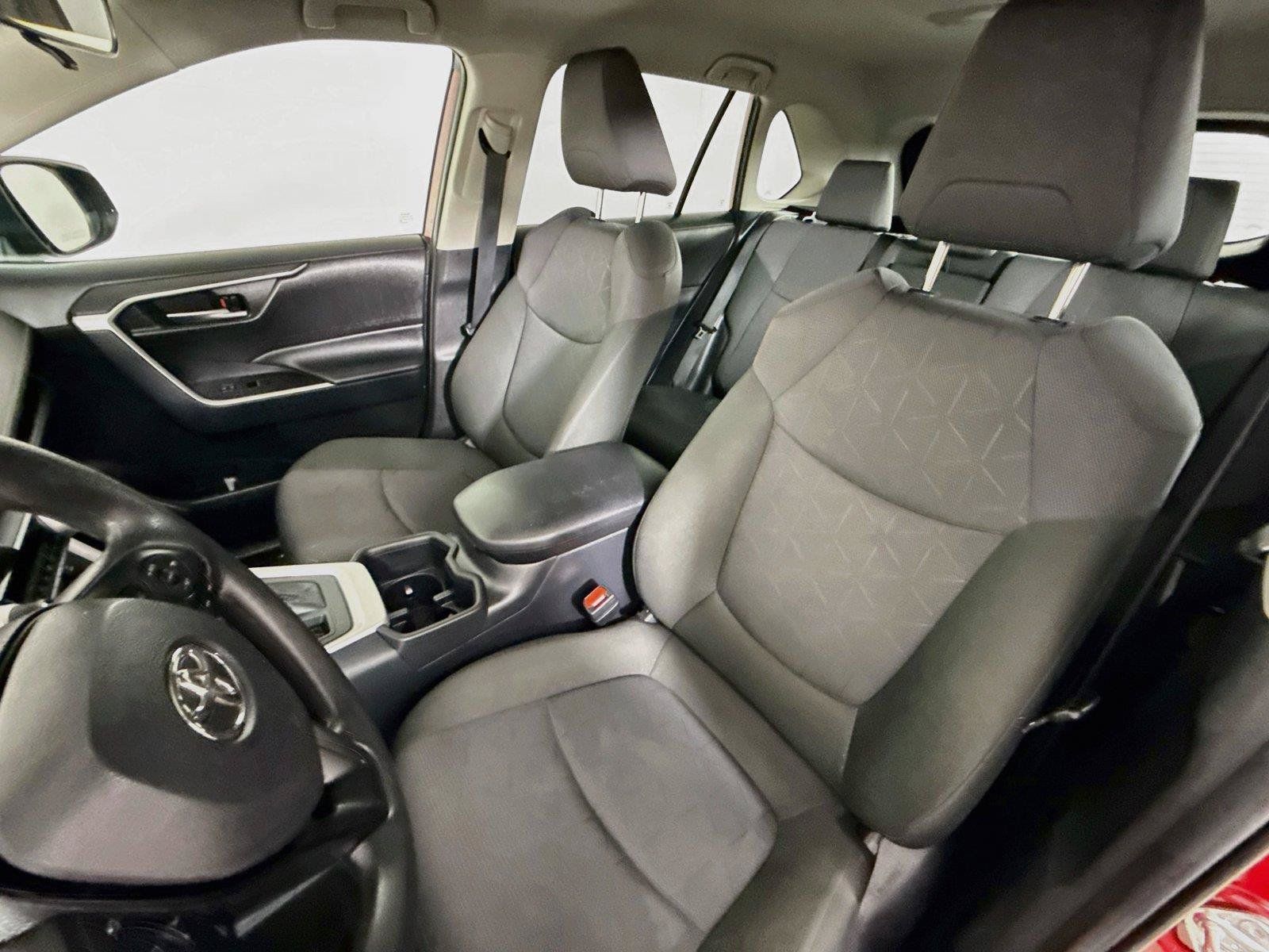 Used 2025 Toyota RAV4 XLE AWD/4WD image 5
