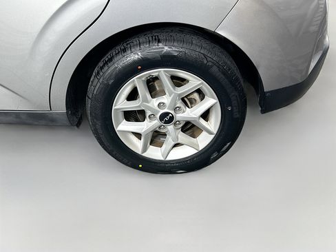 Used 2025 Kia Soul LX w/ LX Technology Package FWD image 11