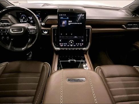 Used 2025 GMC Yukon XL Denali Ultimate AWD/4WD image 18