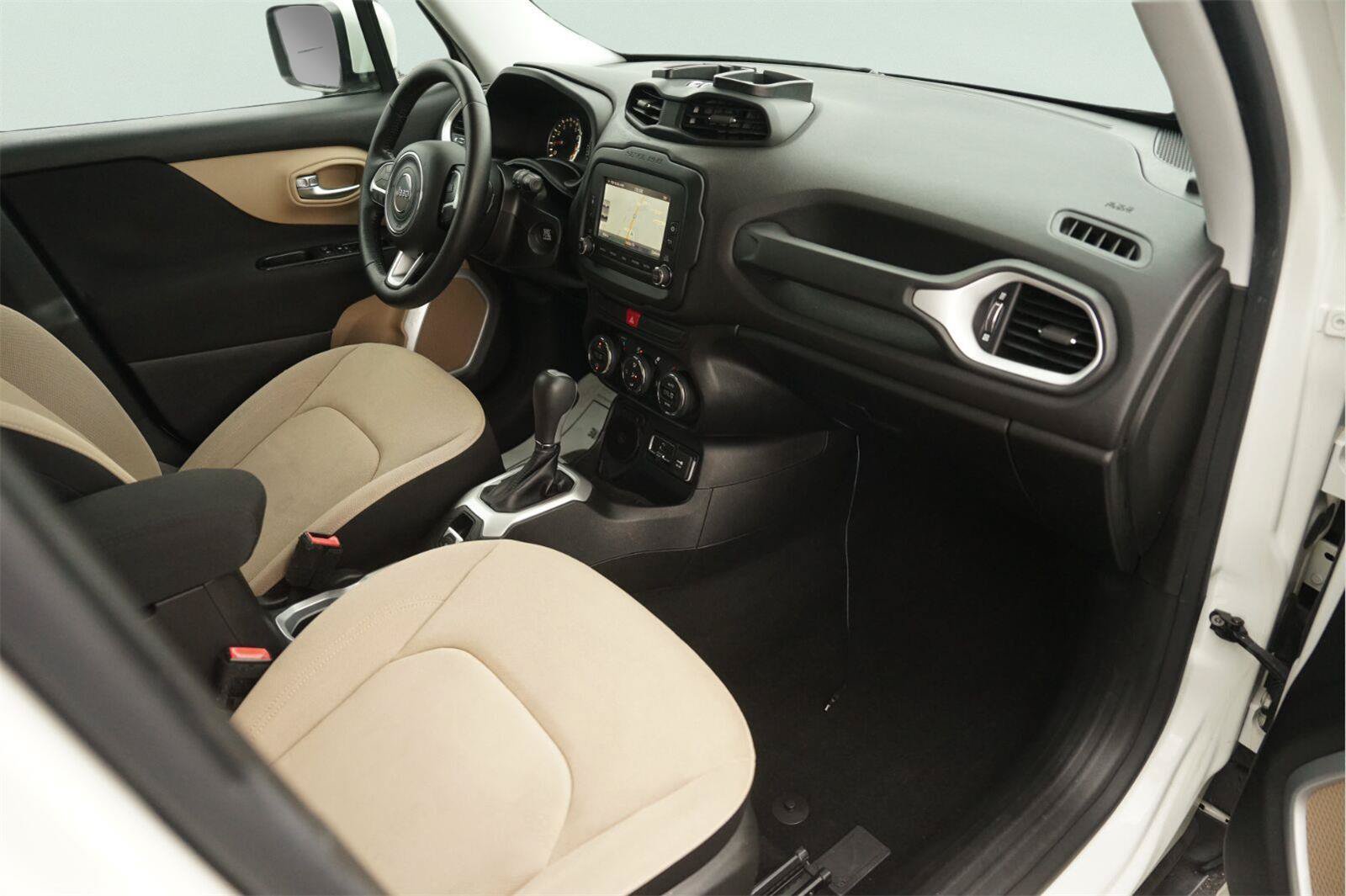 Used 2015 Jeep Renegade Latitude w/ Popular Equipment Group FWD image 17