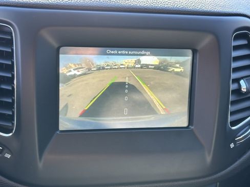 Used 2020 Jeep Compass Latitude image 5