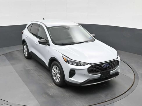 Used 2025 Ford Escape Active w/ Cold Weather Package FWD image 12