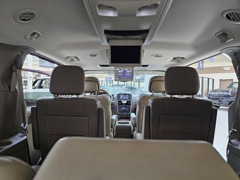 Used 2013 Chrysler Town & Country Limited w/ Luxury Group FWD image 13