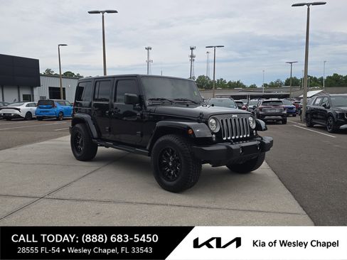 Used 2018 Jeep Wrangler Unlimited Sahara AWD/4WD image 1