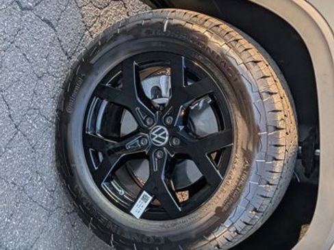 New 2026 Volkswagen Atlas Peak Edition image 9