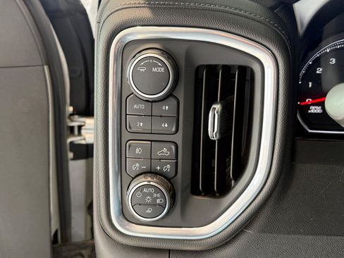 Certified 2022 Chevrolet Silverado 1500 LT Trail Boss w/ LT Trail Boss Premium Package AWD/4WD image 17