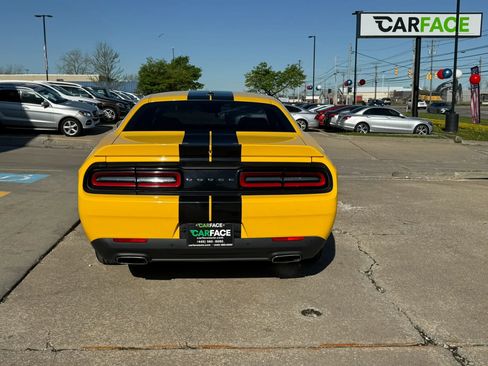Used 2018 Dodge Challenger SXT w/ Driver Convenience Group image 11