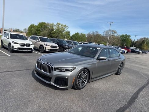 Used 2021 BMW 740i xDrive w/ M Sport Package AWD/4WD image 3