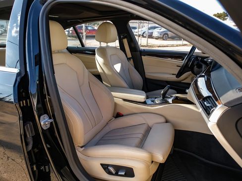 Used 2019 BMW 530e w/ Convenience Package image 34