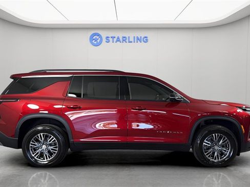 Used 2024 Chevrolet Traverse LT image 11