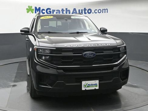Used 2025 Ford Expedition Active AWD/4WD image 5