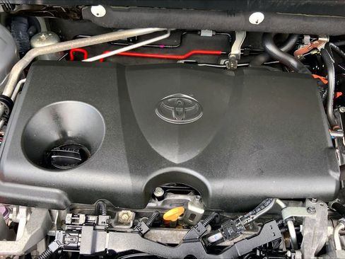 Used 2020 Toyota RAV4 XLE w/ XLE Grade Weather Package AWD/4WD image 32