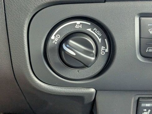 Used 2025 Nissan Frontier SV w/ SV Convenience Package AWD/4WD image 29