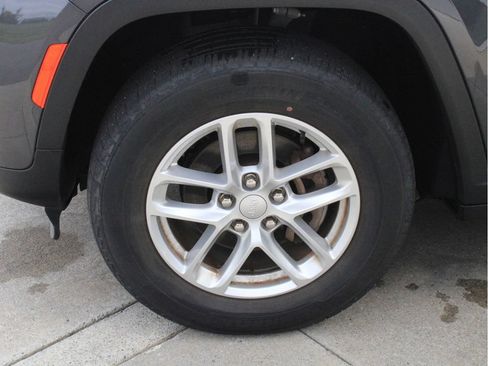 Used 2023 Jeep Grand Cherokee Laredo X AWD/4WD image 12