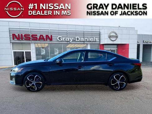 Certified 2025 Nissan Altima 2.5 SR FWD image 5
