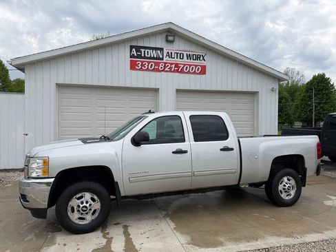 Used 2013 Chevrolet Silverado 2500 LT w/ Interior Plus Package AWD/4WD image 2