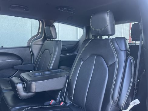 New 2026 Chrysler Pacifica Select image 21