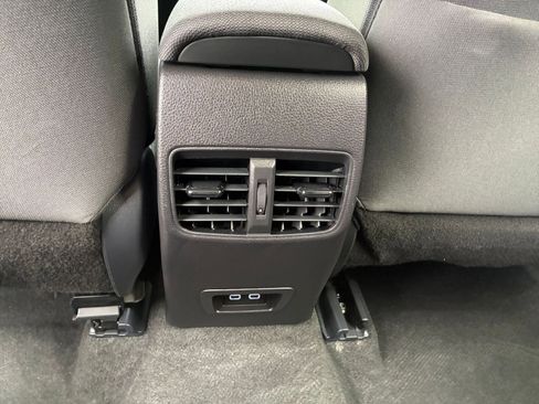 Used 2025 Toyota Corolla Cross LE image 22