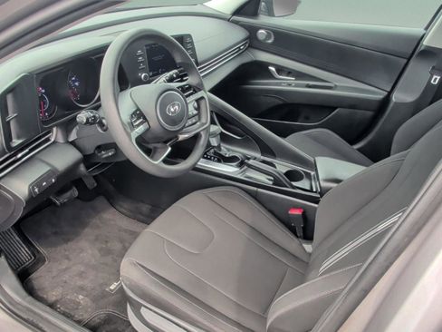 Used 2023 Hyundai Elantra SEL w/ Preferred Accessory Package FWD image 29