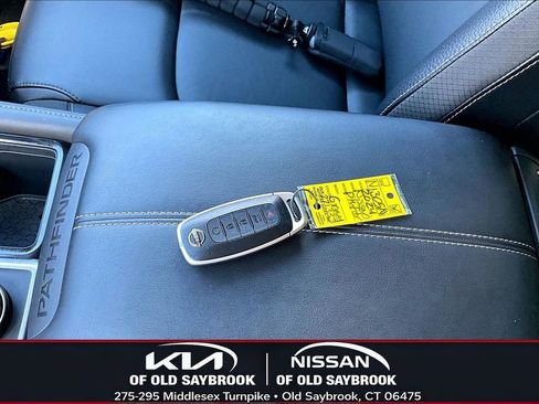 Certified 2024 Nissan Pathfinder SL image 35