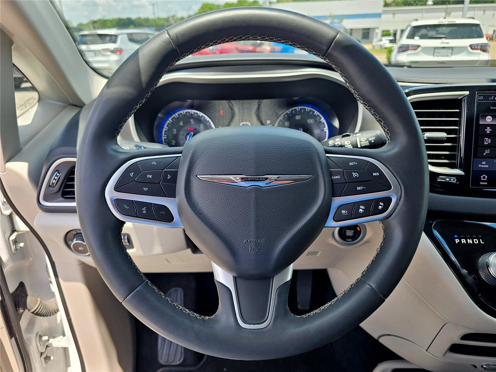 Used 2022 Chrysler Pacifica Touring-L FWD image 19