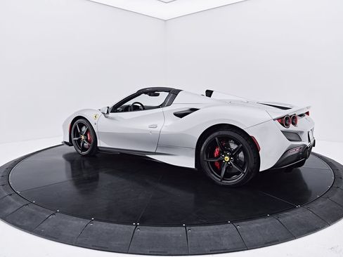 Used 2022 Ferrari F8 Tributo RWD image 29