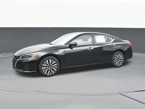 Used 2025 Nissan Altima 2.5 SV FWD image 7
