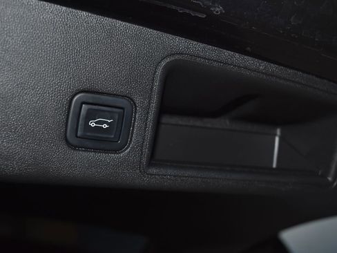 Used 2022 GMC Terrain SLT image 32