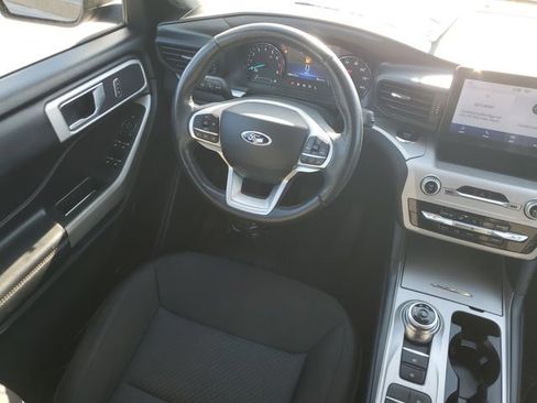 Certified 2022 Ford Explorer XLT image 11