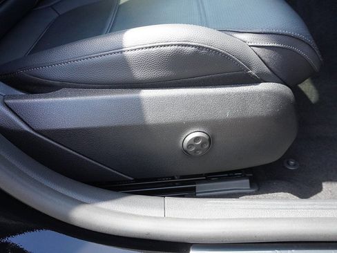 Used 2022 Mercedes-Benz C 300 4MATIC Sedan image 36