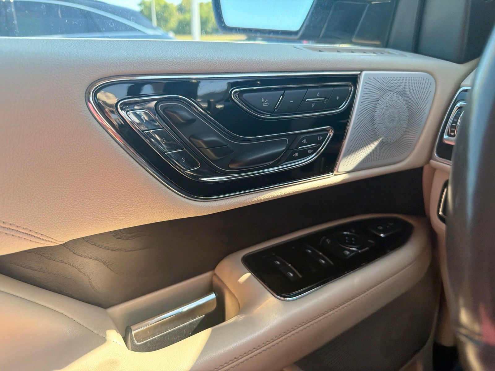 Used 2019 Lincoln Navigator L Reserve w/ Cargo Package AWD/4WD image 19