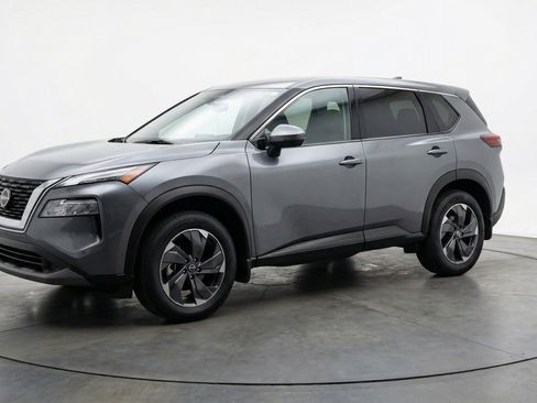 Used 2025 Nissan Rogue SV FWD image 3