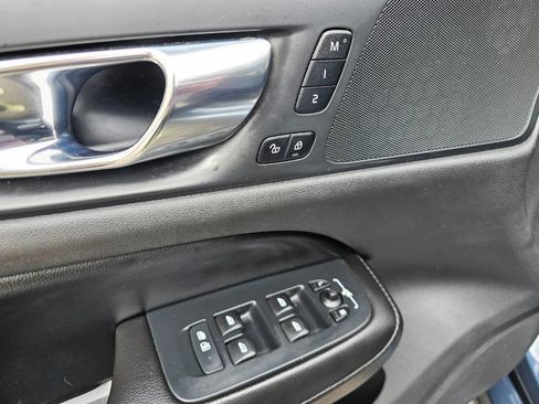 Used 2020 Volvo S60 T5 Momentum image 10