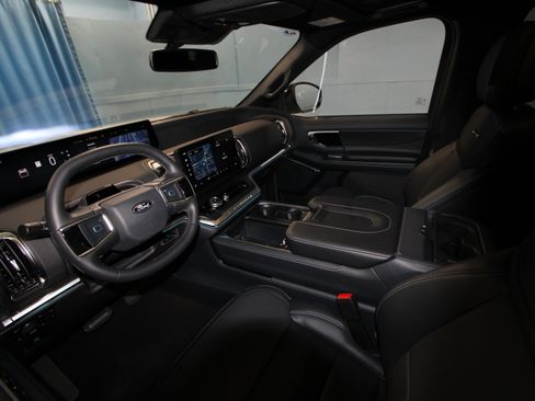 New 2026 Ford Expedition Max Platinum w/ Stealth Appearance Package AWD/4WD image 2