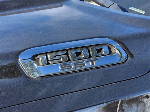 Used 2025 RAM 1500 Laramie image 12