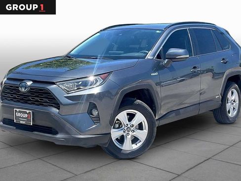 Used 2021 Toyota RAV4 XLE w/ Convenience Package AWD/4WD image 1