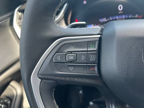Used 2025 Jeep Grand Cherokee Altitude AWD/4WD image 9