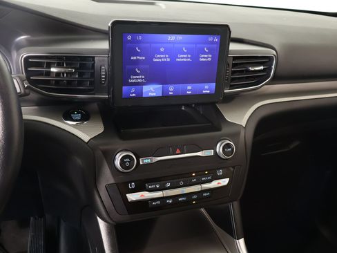 Used 2020 Ford Explorer XLT w/ Equipment Group 202A RWD image 5