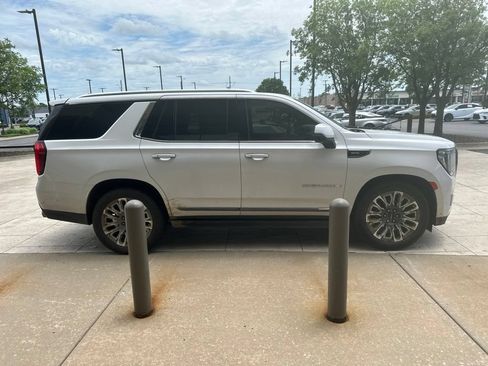 Used 2023 GMC Yukon Denali Ultimate AWD/4WD image 6