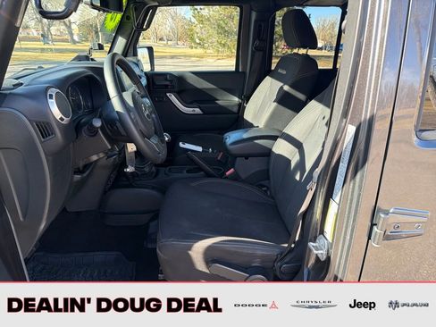 Used 2018 Jeep Wrangler Unlimited Sahara image 10