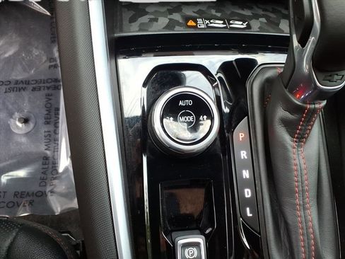 Used 2024 Chevrolet Colorado Z71 w/ Z71 Convenience Package 2 image 29