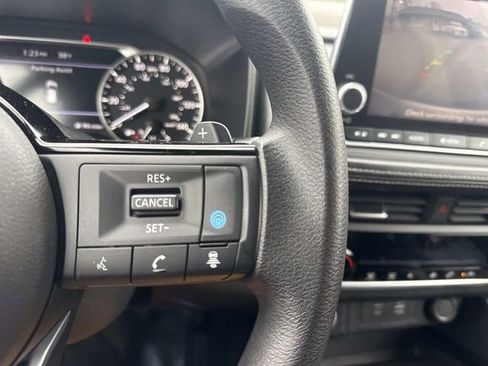 Used 2023 Nissan Rogue SV image 30