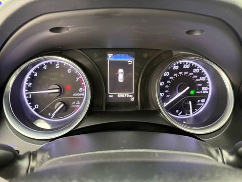 Used 2020 Toyota Camry LE FWD image 9